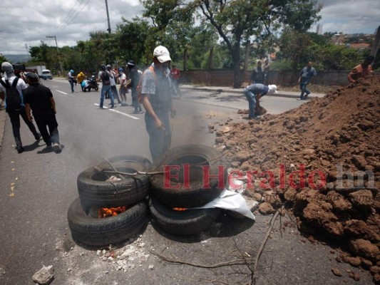 FOTOS: Bloqueos y enfrentamientos en el bulevar Fuerzas Armadas