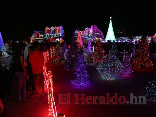 La inauguración de la luminosa Villa Navideña 2019 en 13 fotos