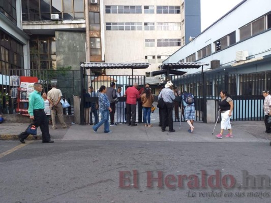 FOTOS: Colegios cerrados, sin atención en IHSS y marchas de maestros, médicos y estudiantes en otro día de protestas