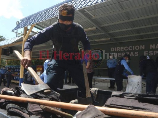 Fusiles de alto calibre, indumentaria policial y hasta 'chachas' entre objetos decomisados en campamento de la MS