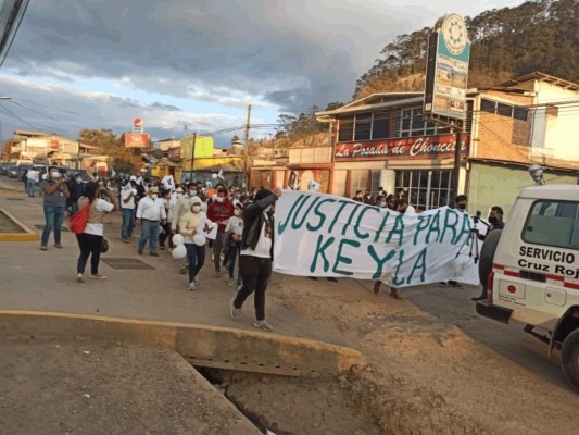 Así fue la marcha de antorchas para exigir justicia por la muerte de Keyla Martínez