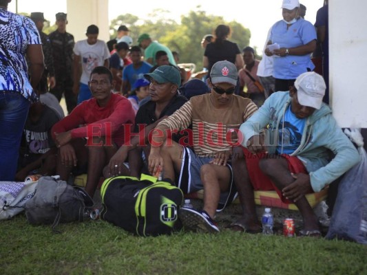 FOTOS: El rostro de los sobrevivientes del naufragio en La Mosquitia y el emotivo reencuentro con familiares