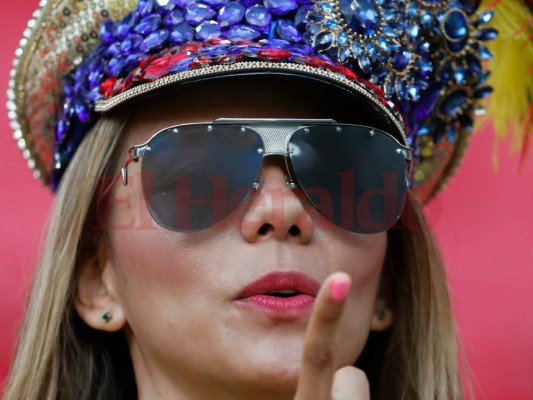 El duelo Polonia vs Colombia se llenó de hermosas mujeres