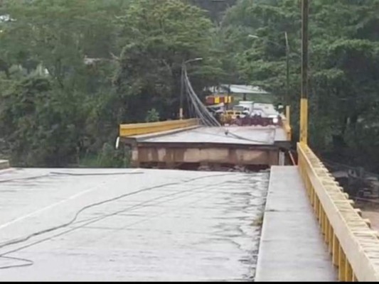 Derrumbes, puentes caídos y hundimiento de carreteras, los estragos que provoca Eta en Honduras