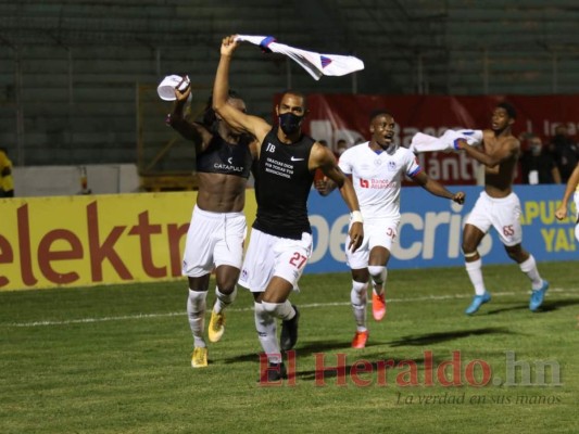 La celebración del Olimpia tras alzar la copa del Torneo Clausura 2021 (FOTOS)