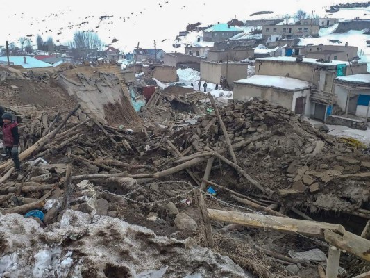 Dolor, destrucción y escombros: el sismo en Turquía que dejó 9 muertos