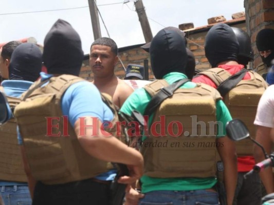 Confrontación y escándalo: así fue la captura de supuestos pandilleros en la Villa Franca (FOTOS)