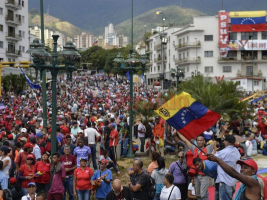 Masivas manifestaciones en Venezuela desafían régimen de Nicolás Maduro