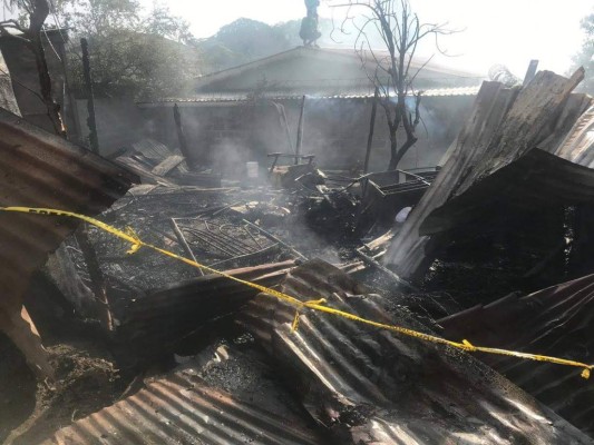 Las imágenes del incendio en los bordos de El Limonar, siniestro que calcinó a dos menores