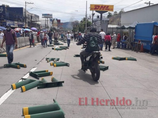 FOTOS: Caos y destrucción dejan manifestantes frente al aeropuerto Toncontín