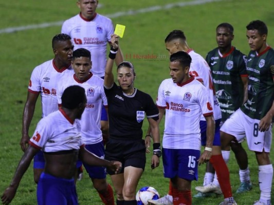 Jugadores de Olimpia y Marathón protagonizaron zafarrancho contra el arbitraje de Melissa Pastrana