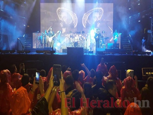 FOTOS: Fonseca y Bacilos deleitaron a los capitalinos