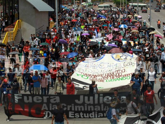 La marcha del Movimiento Estudiantil Universitario en 10 imágenes