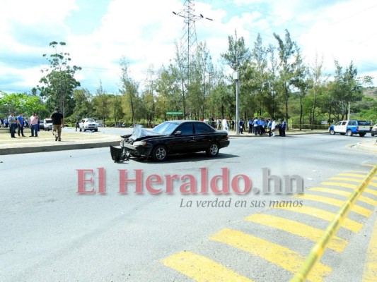 FOTOS: Horrenda escena de mortal choque entre turismo y pick up en la capital