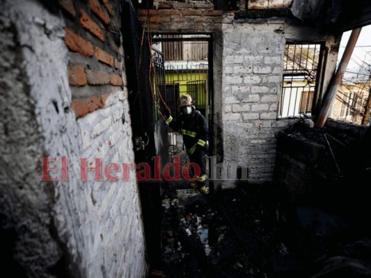 Drama, dolor y pérdidas materiales dejó incendio en la colonia Divanna (Fotos)