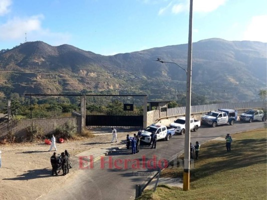 Un rótulo, una faja y dos cadáveres: el dantesco hallazgo en la salida al norte de la capital