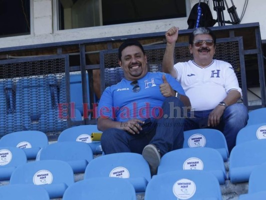 FOTOS: Ambientazo de la afición hondureña en el Olímpico de San Pedro Sula