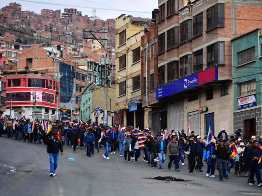 No cesan protestas en Bolivia tras cuestionada autoproclamación de Añez