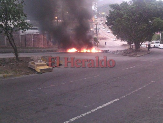 Resguardo militar y presencia policial en las calles capitalinas para desalojar protestas