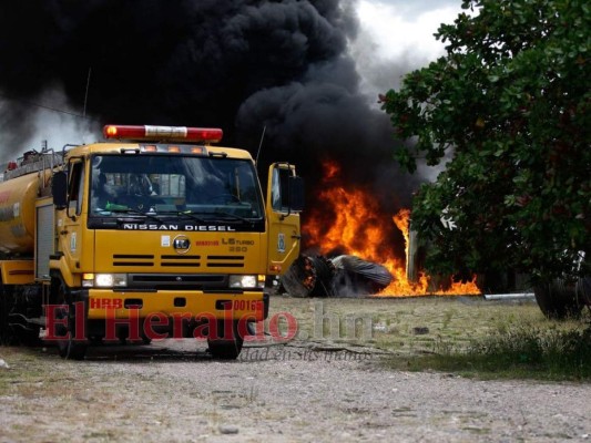 Las imágenes que dejó voraz incendio en planta de la ENEE