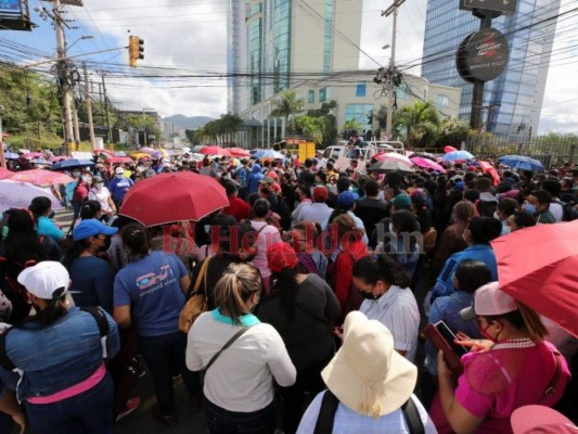 Miles de maestros Proheco protestan por su permanencia en la capital (FOTOS)