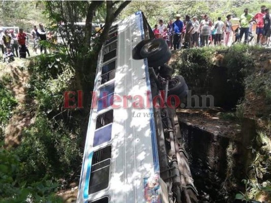 Universitaria muere en choque y hallan cuerpos en río, entre sucesos de la semana