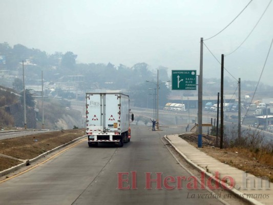 Densa capa de humo cubre la capital de Honduras y deja escasa visibilidad