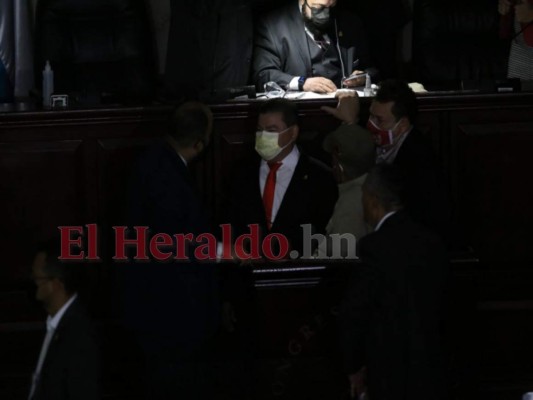 Sin energía eléctrica y cercado de simpatizante de Libre: ambiente en el Congreso Nacional (FOTOS)