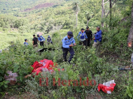 FOTOS: Escena del fatal accidente que dejó cuatro muertos y tres heridos en La Moramulca