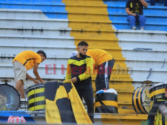 Estadio lleno y show de la Mega Barra: Así se vive el ambiente en el Real España-Motagua