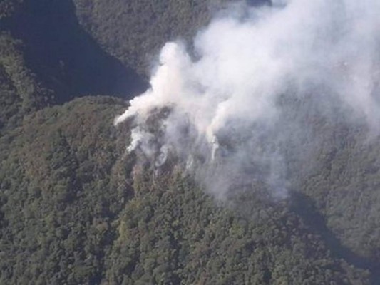 Imágenes aéreas muestran el extraño humo que sale de Pico Bonito