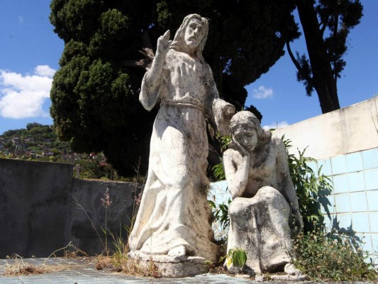 En abandono el Cementerio General de Tegucigalpa