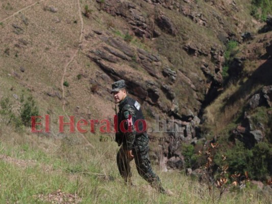 Así fue rescatado el cuerpo de un joven de 16 años asesinado en una zona inhóspita de la Villa Nueva (Fotos)