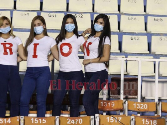 Las bellas chicas que adornan la final Olimpia-Motagua (FOTOS)