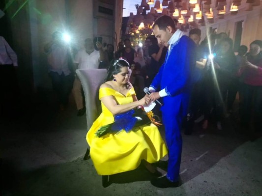 Fotos: Así fue la romántica propuesta de matrimonio en el Correo Nacional de Honduras