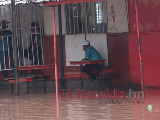 FOTOS: El caos provocado por las lluvias en la populosa Kennedy