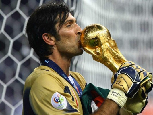 Veinte años de carrera de Gianluigi Buffon se cumplen este 19 de noviembre