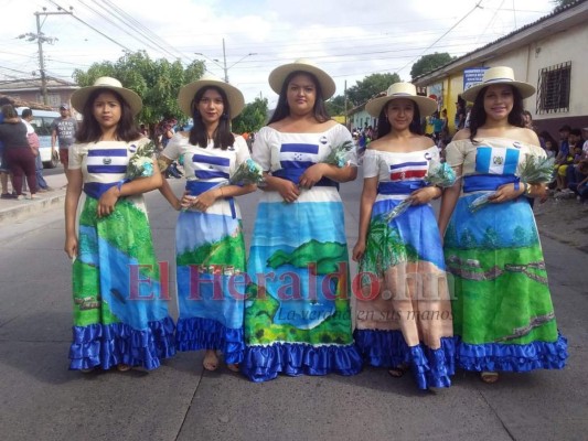 FOTOS: Color, alegría y fervor, así se viven los desfiles en Comayagua