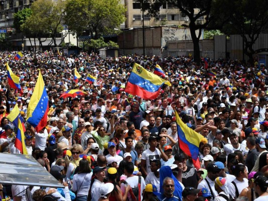 Masivas manifestaciones en Venezuela desafían régimen de Nicolás Maduro