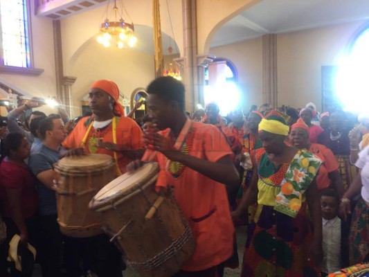 FOTOS: Pastoral Garífuna le rinde tributo a la Virgen de Suyapa en la Basílica Menor