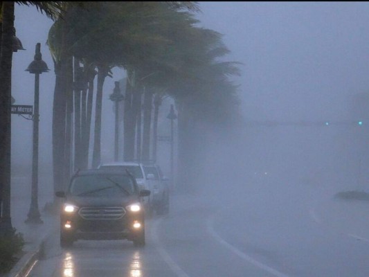 Las imágenes: Eta lleva aguaceros a las calles ya inundadas de Florida