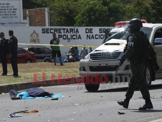 FOTOS: Horrenda escena de mortal choque entre turismo y pick up en la capital