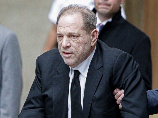 'Demacrado, débil y con andador', así llegó Harvey Weinstein a su juicio