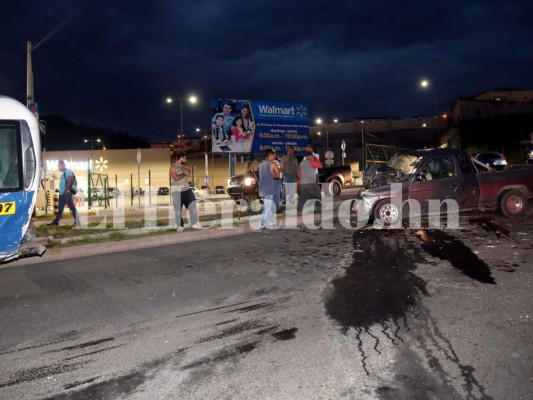 Imágenes del accidente en el anillo periférico que dejó varios heridos