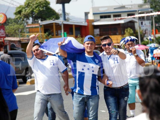 Catrachos se toman buen espacio en el Cuscatlán