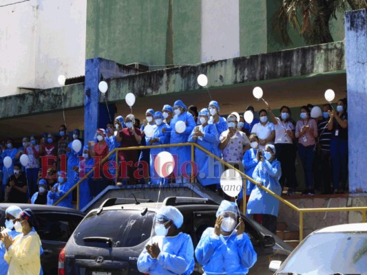 Entre globos, aplausos y caravana despiden al doctor Cándido Mejía (Fotos)