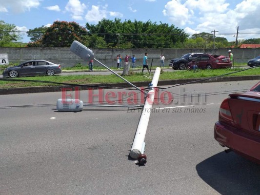 Fotos: Así quedó la escena del aparatoso accidente en el anillo periférico