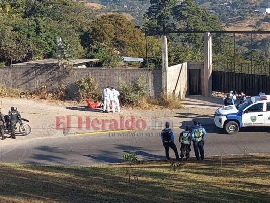 Un rótulo, una faja y dos cadáveres: el dantesco hallazgo en la salida al norte de la capital