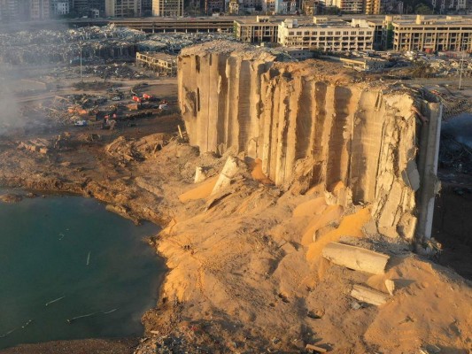 Apocalípticas imágenes un día después de explosión en puerto libanés de Beirut