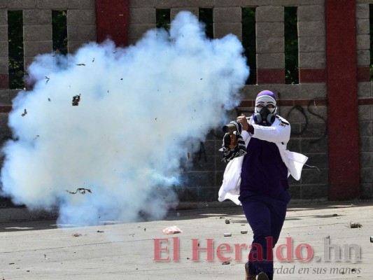 Descontrol y violencia en la UNAH en imágenes; hay estudiantes heridos